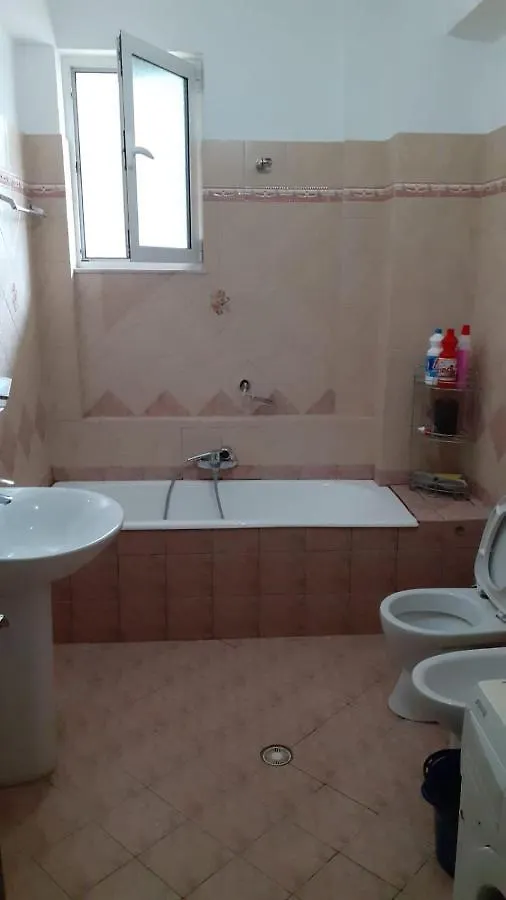 Salo Guesthouse Гирокастра